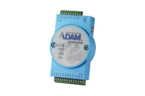 Blaues Datenmessmodul ADAM-6060 mit mehreren Anschlüssen.