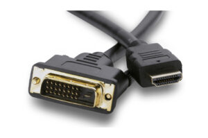 Kabel mit DVI-Stecker (links) und HDMI-Stecker (rechts).