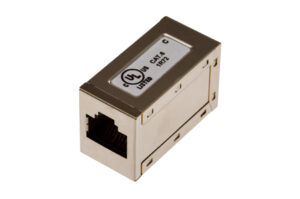 Ein Cat.6 RJ45 Inline-Koppler aus Metall mit UL-Zertifizierung, mit einer Buchse auf jeder Seite.
