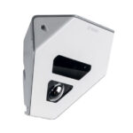 Eine weiße Bosch-Überwachungskamera mit einem dreieckigen Gehäuse und schwarzem Objektivbereich.