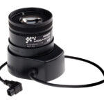 Objektiv mit Kabel, optische Spezifikationen auf der Seite aufgedruckt.