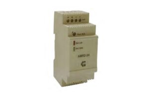 Ein elektrisches Modul mit der Aufschrift "AMR2-24", ausgestattet mit Indikatorleuchten und Anschlüssen.