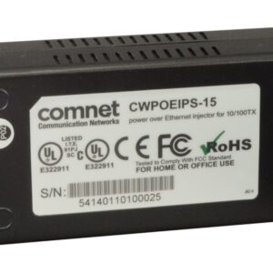 Ein PoE-Injektor von ComNet, Modell CWPOEIPS-15, mit verschiedenen Zertifizierungszeichen und einer Seriennummer auf dem Etikett.