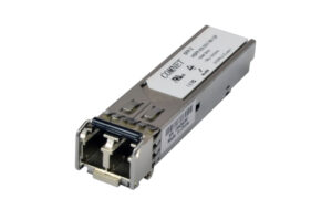 Ein SFP-Modul für Glasfaserverbindungen in Nahaufnahme.