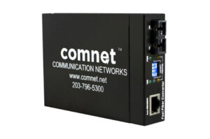 Ein schwarzer Netzwerk-Konverter von Comnet mit Anschlüssen und einer Beschriftung "Communication Networks" sowie einer Website- und Telefonnummer-Angabe.