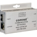 Kommerzieller Medienkonverter von ComNet für 10/100-Netzwerke, mit Anschlüssen für Kupfer- und Glasfaserverbindungen.