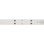 Ein weißes elektronisches Gerät mit mehreren Anschlüssen und Anzeigelampen auf der Vorderseite, mit der Aufschrift "AXIS" in der unteren rechten Ecke.