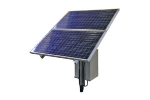 Zwei solarbetriebene Photovoltaikmodule in einer schrägen Anordnung.