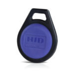 Ein lila HID iCLASS SE Schlüsselanhänger mit schwarzer Umrandung.
