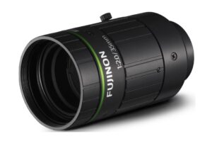 Ein Fujinon-Objektiv mit 1:2.0/35 mm Beschriftung, in schwarzer Farbe mit grünem Ring.