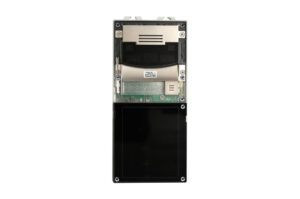 Elektronisches Gerät mit einem Bildschirm unten und metallischen Komponenten oben, einschließlich einer Kamera oder eines Sensors.