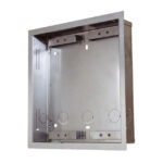 Ein rechteckiger, metallischer Kastenrahmen mit einer offenen Vorderseite und mehreren runden Öffnungen an den Seiten und der Rückseite.