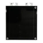 Schwarzes rechteckiges Gerät mit zwei silberfarbenen Haken oben und vier sichtbaren Schrauben an den Ecken.