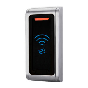 Eine moderne RFID-Zugangskontrolleinheit mit einem silbernen Rahmen und blauen Symbolen auf schwarzem Hintergrund.