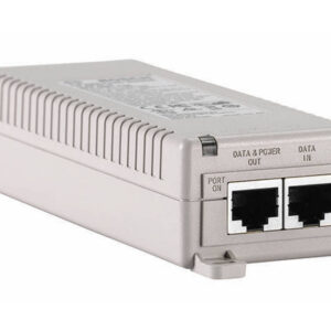 Ein grauer Power over Ethernet (PoE) Injector mit zwei Ethernet-Anschlüssen, beschriftet mit "Data & Power Out" und "Data In".