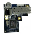 Leiterplatte mit elektronischen Komponenten, einschließlich eines RJ45-Anschlusses, eines Metallgehäuses und eines Mikrel-Chips.