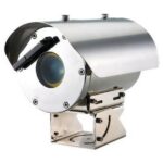 Industriekamera aus Edelstahl mit schwenkbarer Halterung.