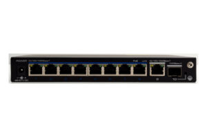 Ein Netzwerk-Switch mit acht Ethernet-Ports und einem Glasfaseranschluss.