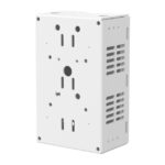 Weiße rechteckige Metallhalterung mit mehreren Löchern und Schlitzen zur Belüftung.