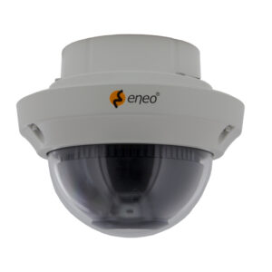 Eine weiße Dome-Überwachungskamera von eneo mit halbkugelförmigem Gehäuse.