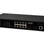 Schwarzer Netzwerk-Switch mit mehreren Ethernet- und SFP-Ports auf der Vorderseite.