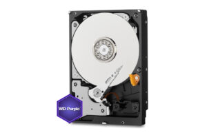 Eine offene Festplatte mit sichtbarem Innenleben, darunter Magnetscheiben und Schreib-/Lesekopf, daneben ein "WD Purple"-Logo.