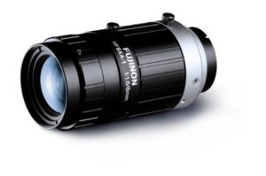 Eine Fujinon HF8XA-1 Kameraobjektiv mit 8 mm Brennweite.