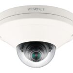 Überwachungskamera mit Kuppelgehäuse von Wisenet.