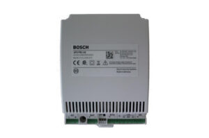 Ein weißes Bosch-Gerät mit der Bezeichnung APS-PBC-60, hergestellt von Bosch Security Systems in Deutschland, inklusive technischer Informationen und Anschlussklemmen.