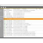 Screenshot eines Softwarefensters namens "eneo Site Manager 3.5" mit einer Liste von Geräten, die Geräteinformationen wie Modell, IPv4-Adresse, MAC-Adresse und Firmware-Version anzeigen. Links befinden sich verschiedene Funktionsoptionen wie "Open Webinterface" und "Firmware Update".