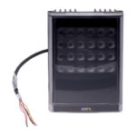 Ein schwarzes elektronisches Gerät mit mehreren sichtbaren Kabeln auf der linken Seite.