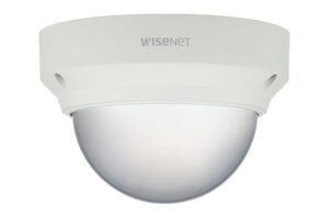 Eine Überwachungskamera mit der Aufschrift "Wisenet" auf dem Gehäuse.