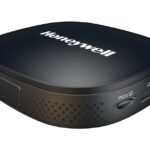 Ein schwarzes, quadratisches Honeywell-Gerät mit abgerundeten Ecken. Es verfügt über Anschlüsse für Micro SD, USB1 und USB2.