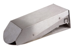 Ein silbernes metallisches Gerät in trapezförmigem Design mit abgerundeten Kanten und Schraubbefestigungen.