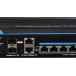 Ein schwarzer Gigabit-Ethernet-Switch von eneo mit PoE+-Unterstützung und mehreren Ethernet- und Glasfaseranschlüssen.