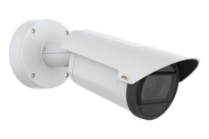 Kompakte weiße Überwachungskamera mit wetterfester Halterung an der Wand montiert, Linsenabdeckung integriert.