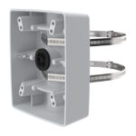 Ein graues Kunststoffgehäuse mit zwei Metallklemmen auf der Rückseite.