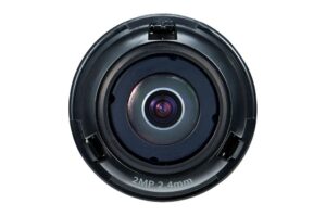 Eine Nahaufnahme eines Kameraobjektivs mit der Aufschrift "2MP 2.4mm".