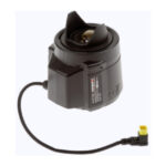 Eine schwarze Kameraobjektiv-Einheit mit Kabel und Stecker.