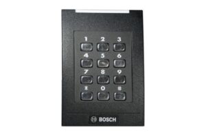 Eine schwarze Tastenfeld-Zugangskontrolleinheit von Bosch mit Nummerntasten von 0 bis 9 sowie Stern- und Raute-Tasten.