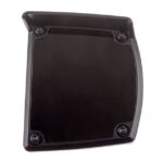 Schwarze Abdeckung mit vier Schrauben an den Ecken.