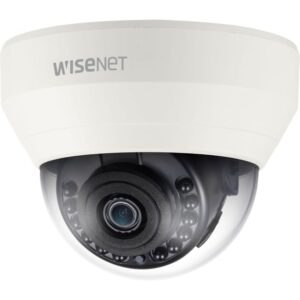 Kuppelüberwachungskamera der Marke Wisenet mit weißem Gehäuse.