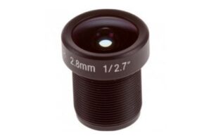 Eine Kameraobjektivlinse mit der Aufschrift "2.8mm 1/2.7".