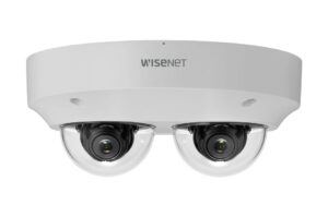 Eine weiße Wisenet-Überwachungskamera mit zwei kuppelförmigen Objektiven.
