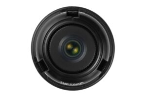 Kameraobjektiv direkt von vorne fotografiert, zeigt das Glas und die Beschriftung "5MP 7.0mm".
