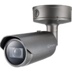 Kamera mit zylindrischem Gehäuse, montiert an einem verstellbaren Arm.