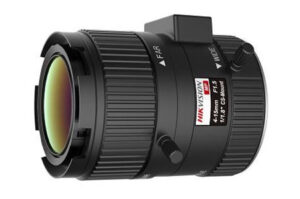 Schwarzes Kameraobjektiv von Hikvision mit den Aufschriften 4-15 mm, F1.5, 1/1.8", CS-Mount.