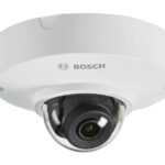 Weiße Sicherheitskamera von Bosch mit gewölbtem Gehäuse.