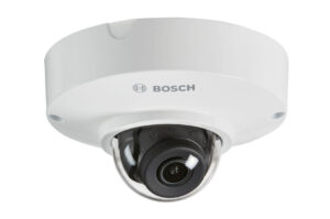 Weiße Überwachungskamera von Bosch mit gewölbtem Gehäuse.