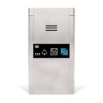 Elektronische Gegensprechanlage in silbernem Gehäuse mit Symbolen für Klingel, Audio und Unterstützung für Hörgeräte auf dem Display.